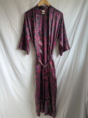 Vintage Eaton's Satin Paisley Rob